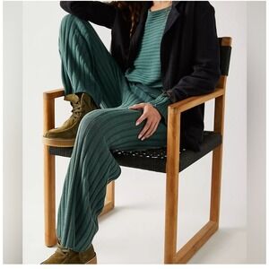 Free People Beach Imogene Sweater
Pants Jaded Green Stretch Loungewear small